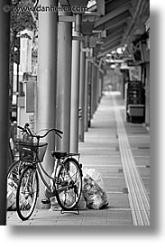 images/Asia/Japan/Takayama/Town/parked-bike-bw.jpg