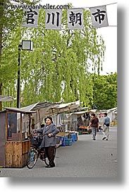 images/Asia/Japan/Takayama/Town/woman-bike-market.jpg