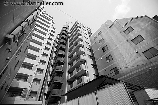 odd-shaped-bldgs-bw.jpg