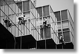 images/Asia/Japan/Tokyo/Cityscapes/window-washers-3-bw.jpg
