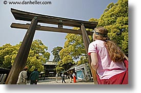 images/Asia/Japan/Tokyo/MeijiShrine/looking-up-torii-gate-2.jpg
