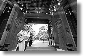 images/Asia/Japan/Tokyo/MeijiShrine/shrine-entry-doors-8-bw.jpg