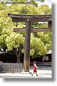 images/Asia/Japan/Tokyo/MeijiShrine/torii-gate-2.jpg