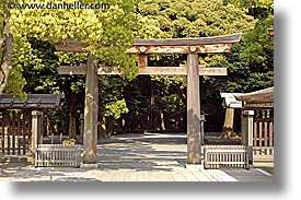 images/Asia/Japan/Tokyo/MeijiShrine/torii-gate-6.jpg