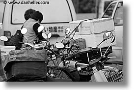 images/Asia/Japan/Tokyo/Misc/rear-view-mirrors-bw.jpg