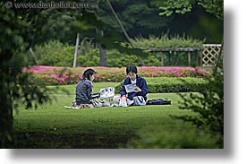 images/Asia/Japan/Tokyo/RoyalPalaceGardens/couple-in-park.jpg