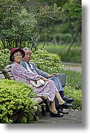 images/Asia/Japan/Tokyo/RoyalPalaceGardens/couple-on-bench.jpg