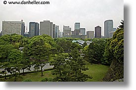 images/Asia/Japan/Tokyo/RoyalPalaceGardens/park-n-cityscape.jpg