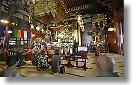 images/Asia/Japan/Tokyo/SensojiTemple/praying-japanese-2.jpg