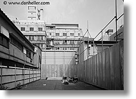 images/Asia/Japan/Tokyo/Streets/empty-alley-bw.jpg