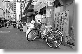 images/Asia/Japan/Tokyo/Streets/parked-bicycle-bw.jpg