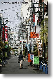 images/Asia/Japan/Tokyo/Streets/street-wires-signs.jpg