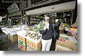 images/Asia/Japan/Tokyo/TsukijiMarket/anne-lecturing.jpg