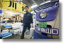 images/Asia/Japan/Tokyo/TsukijiMarket/people-in-motion-7.jpg