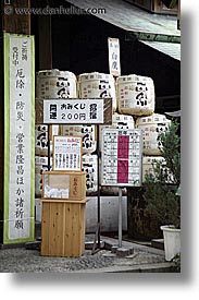 images/Asia/Japan/Tokyo/TsukijiMarket/sake-kegs.jpg