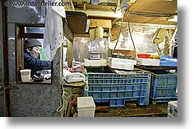 images/Asia/Japan/Tokyo/TsukijiMarket/seafood-vendor-1.jpg