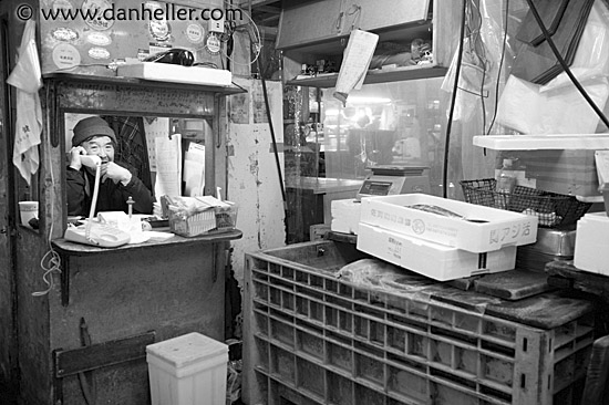 seafood-vendor-2-bw.jpg