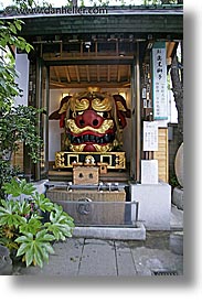 images/Asia/Japan/Tokyo/TsukijiMarket/shrine-dragon.jpg