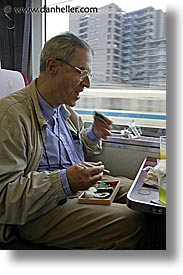 images/Asia/Japan/TourGroup/PerBerthelsen/per-eating-on-train.jpg