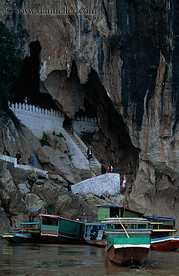 boats-n-cave-entrance-01.jpg