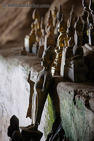 cave-temple-buddha-figurines-01.jpg