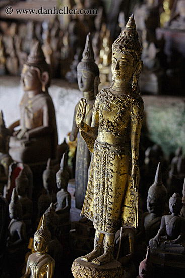 cave-temple-buddha-figurines-02.jpg