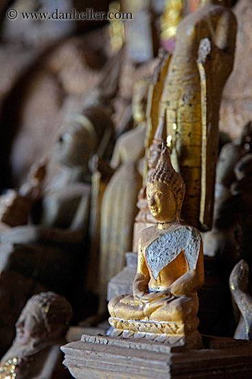 cave-temple-buddha-figurines-03.jpg