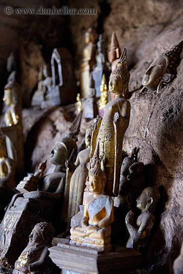 cave-temple-buddha-figurines-04.jpg