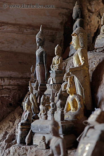 cave-temple-buddha-figurines-05.jpg