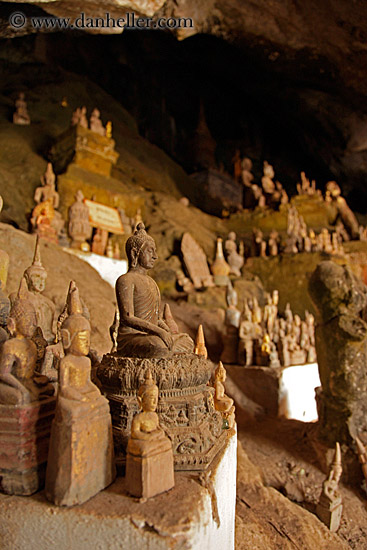 cave-temple-buddha-figurines-11.jpg