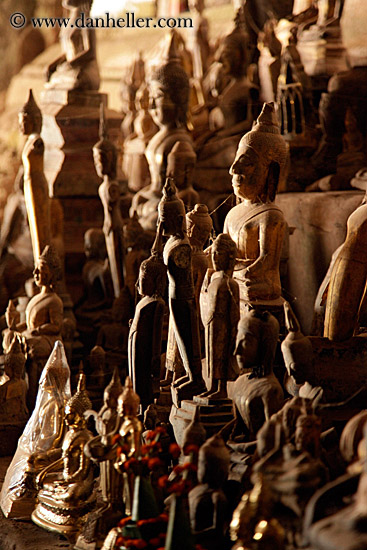 cave-temple-buddha-figurines-13.jpg