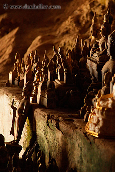 cave-temple-buddha-figurines-14.jpg