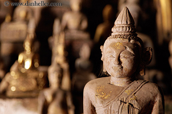 cave-temple-buddha-figurines-16.jpg