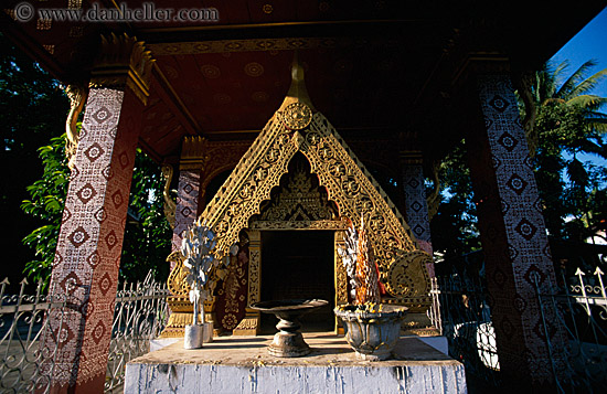 buddhist-shrine.jpg