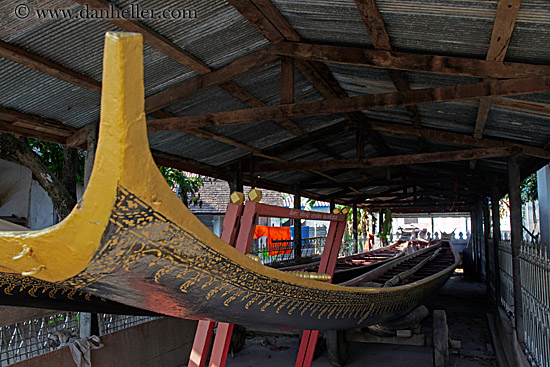 long-boat-w-gold-trim-1.jpg