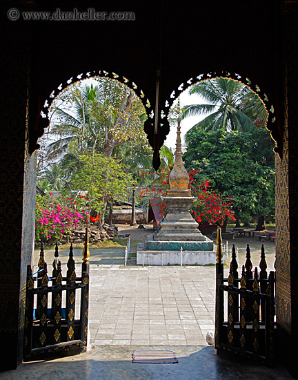 courtyard-thru-temple-gate.jpg