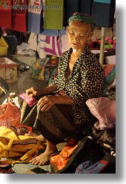images/Asia/Laos/LuangPrabang/Market/old-woman-selling-crafts-02.jpg