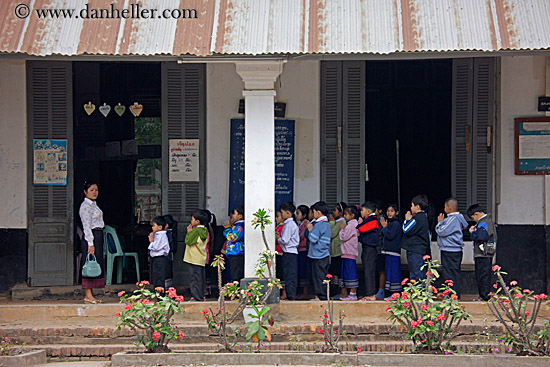 school-children-praying.jpg