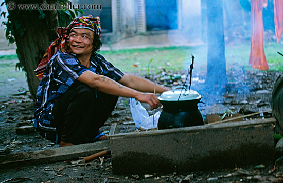 homeless-man-w-campfire-pot.jpg