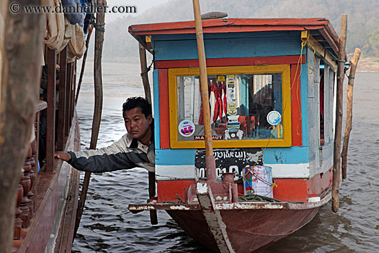 man-parking-boat-1.jpg