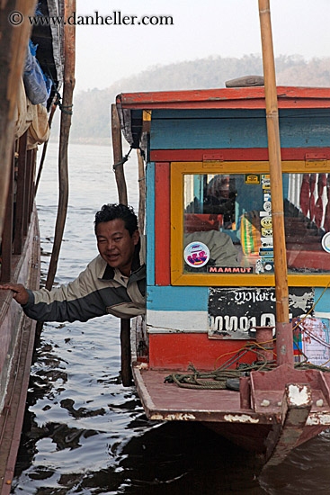 man-parking-boat-2.jpg