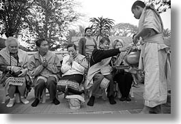 images/Asia/Laos/LuangPrabang/People/Monks/Procession/GivingAlms/giving-alms-to-monk-bw.jpg