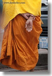 images/Asia/Laos/LuangPrabang/People/Monks/Procession/Misc/helping-hand-01.jpg