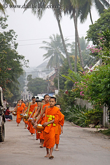 monk-procession-03.jpg