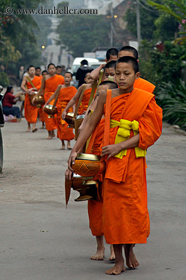 monk-procession-04.jpg