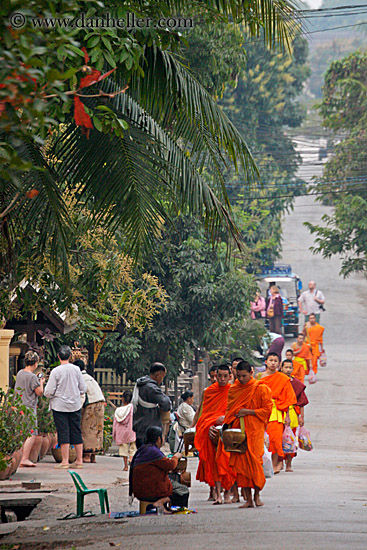 monk-procession-05.jpg