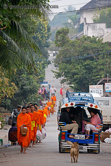 monk-procession-06.jpg