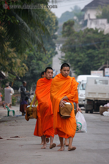 monk-procession-08.jpg