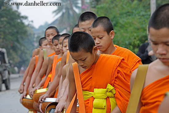 monk-procession-09.jpg