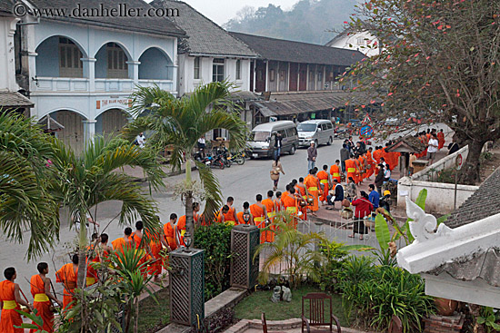 monk-procession-11.jpg